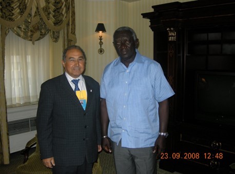 Hubert HADDAD et John KUFOR – Président de la République du Ghana de 2001 à 2009 Cambodge